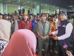 Pastikan Pemenuhan Kebutuhan Dasar Korban Banjir, Mensos RI dan Kepala BNPB Tinjau Tempat Pengungsian di Bekasi 
