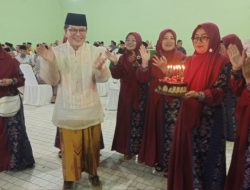 Kejutan, Bos PT. ACA Iwan Kurniawan Dapat Kue Tart Ulang Tahun dari Fatayat NU