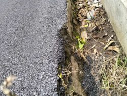 Proyek Pengaspalan Hotmix Desa Tirtomoyo Diduga Dikerjakan Asal-Asalan dan Tipis Sekali