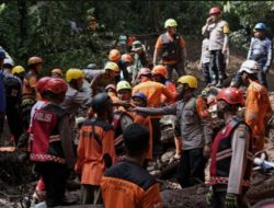 Tim Sar Temukan 10 Korban Meninggal Dunia dalam Tragedi Longsor Cangar Batu – Pacet Mojokerto