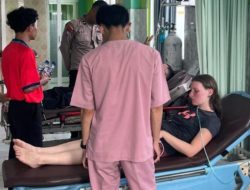 Tiga Wisatawan Pantai Balaikambang Hilang Terseret Ombak