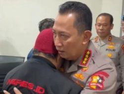 Kapolri Temui Keluarga Driver Ojol yang Meninggal Terlindas Rantis Saat Demo di Pejompongan