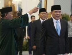 Prabowo Resmi Lantik Mantan Pangkostrad Djamari Chaniago jadi Menko Polkam