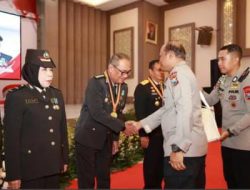 143 Anggota Polri Akhiri Masa Pengabdian, Kapolda Jatim Pimpin Acara Wisuda Purnabakti