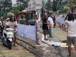 Tak Perlu Mutar Lagi, Warga RW 05 Pandanwangi Bangun Jembatan Darurat dari Bambu dan Bisa Dilalui Sepeda Motor