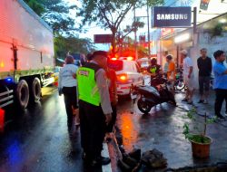 Terpeleset saat Hujan Deras, Wanita Paruh Baya Terseret Arus Gorong-Gorong