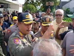 Dihadang Emak-Emak, Ambisi Satpol PP Kota Malang Bongkar Tembok Perum Griyasanta Gagal Total