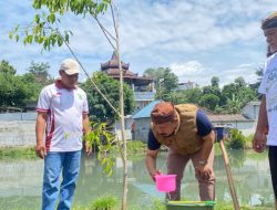HPN 2026, Ketua KHYI dan GANN Malang Sam Tito Ikut Tanam Pohon dan Tebar Benih Ikan Nila 3 Ribu Ekor di Sungai Wendit