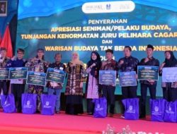 Momen Ramadhan, Gubernur Jatim Khofifah Beri Penghargaan 500 Seniman