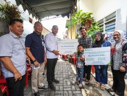 Wali Kota Surabaya Eri Cahyadi Serahkan Bantuan BPJS Tenagakerja ke Korban Kecelakaan Kerja Akibat Angin Kencang