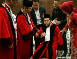 Jalani Prosesi Purnabakti, Anwar Usman Mendadak Pingsan