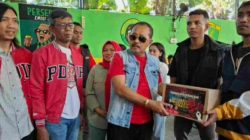 Peduli Korban Gempa NTT, DPC PDIP Kota Surabaya Bagikan Bantuan ke Mahasiswa NTT yang Kuliah di Kota Pahlawan