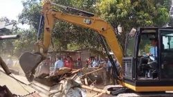 Satpol PP Bongkar Paksa 12 Bangunan di Sekitar GOR Ken Arok, Pemilik Lapak Minta Pendampingan KHYI Malang