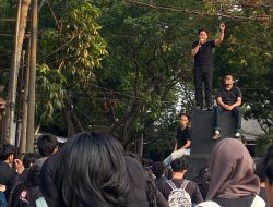 Peringati Hari Tani Nasional, Aliansi Mahasiswa Resah Brawijaya Gelar Aksi Solidaritas di DPRD Kota Malang
